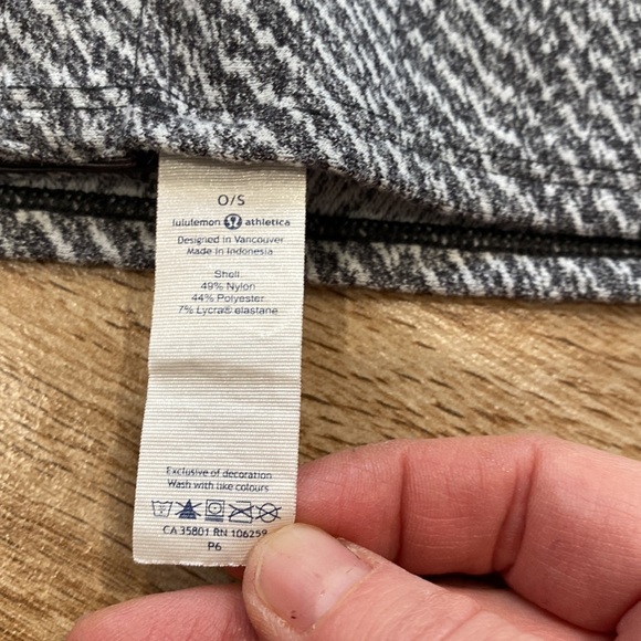 Lululemon vinyasa scarf in herringbone - Picture 4 of 11